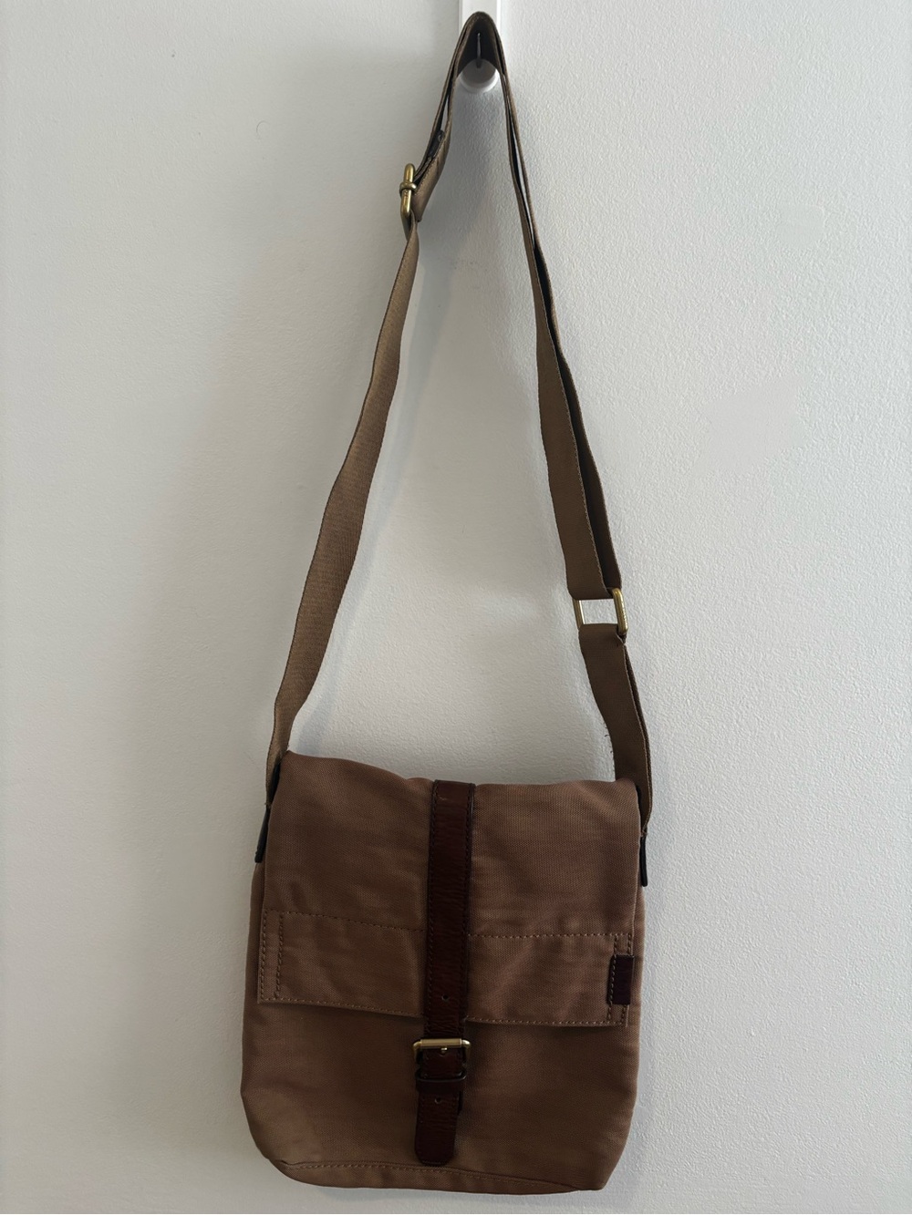 Fossil Tan Canvas Messenger Bag with Brown Leather Strap - Picture 2 of 14